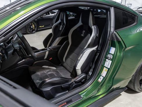 Used 2022 Ford Mustang Shelby GT500 w/ Carbon Fiber Track Pack RWD image 35