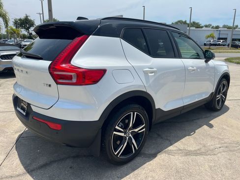Used 2021 Volvo XC40 T5 R-Design w/ Climate Package AWD/4WD image 3