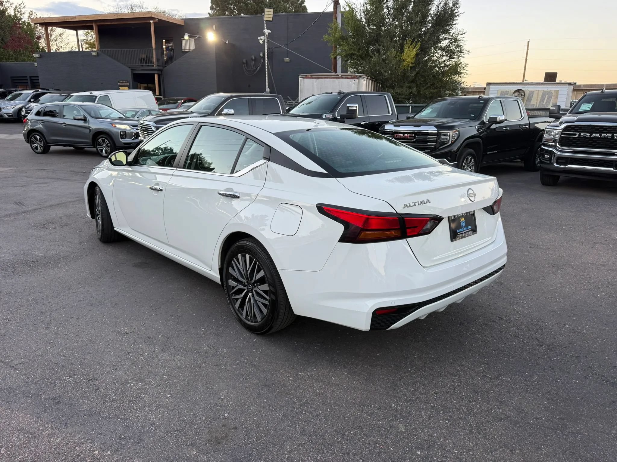 Used 2025 Nissan Altima 2.5 SV FWD image 4