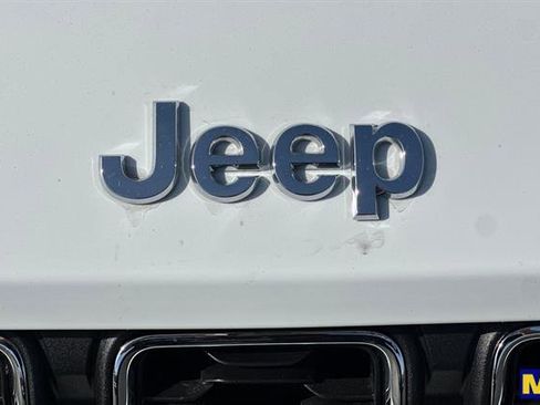 Used 2023 Jeep Grand Cherokee L Laredo image 38