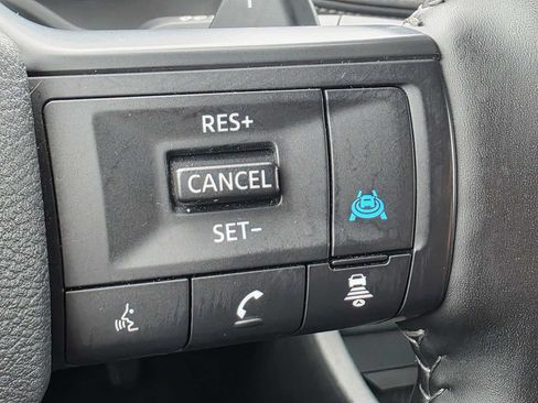Used 2025 Nissan Rogue SV AWD/4WD image 30