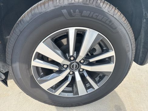 Used 2024 Nissan Pathfinder SL image 18