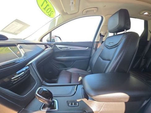 Used 2017 Cadillac XT5 Luxury w/ Driver Awareness Package image 11