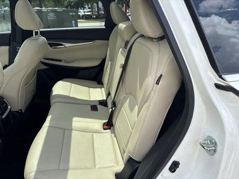 Used 2022 INFINITI QX50 Luxe AWD/4WD image 17