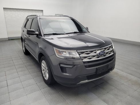 Used 2018 Ford Explorer XLT image 13