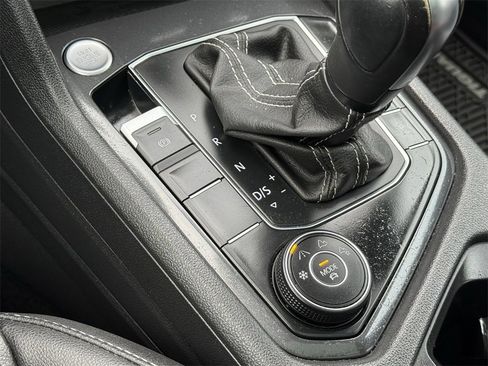 Used 2021 Volkswagen Tiguan SE R-Line image 28