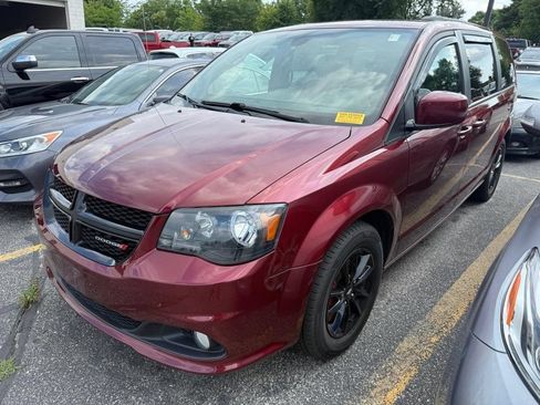 Used 2020 Dodge Grand Caravan SE FWD image 3