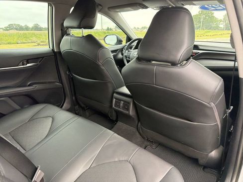 Used 2022 Toyota Camry XSE FWD image 18