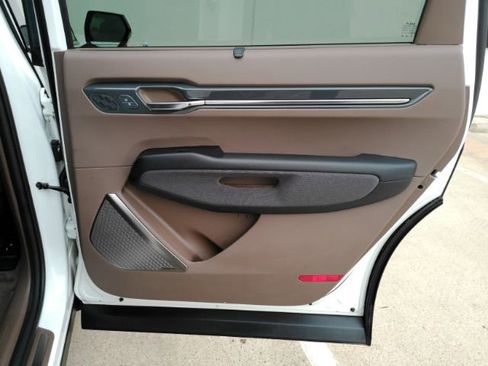 Used 2024 Kia EV9 Land image 25