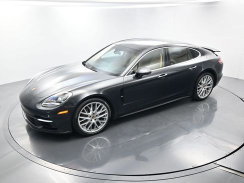 Used 2018 Porsche Panamera 4S image 32