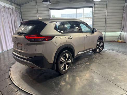 Used 2021 Nissan Rogue Platinum image 5