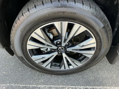 Used 2021 Nissan Rogue SV w/ Premium Package image 25