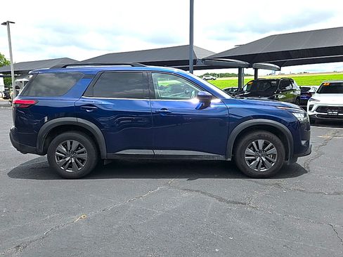 Used 2025 Nissan Pathfinder SV FWD image 5