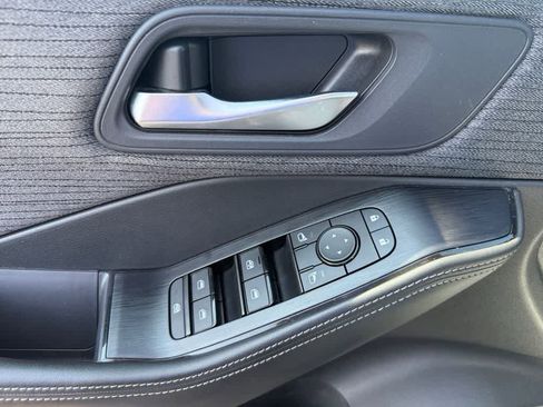 Used 2023 Nissan Rogue SV image 8