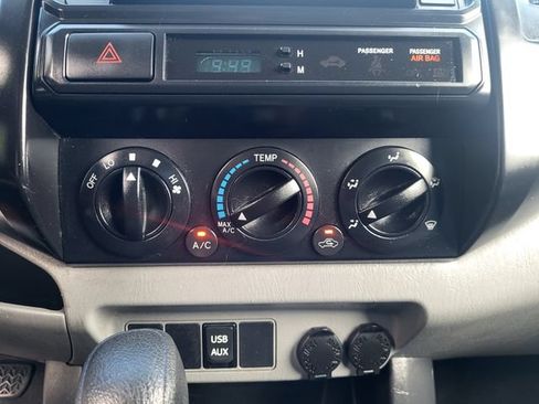 Used 2014 Toyota Tacoma 2WD Regular Cab image 16