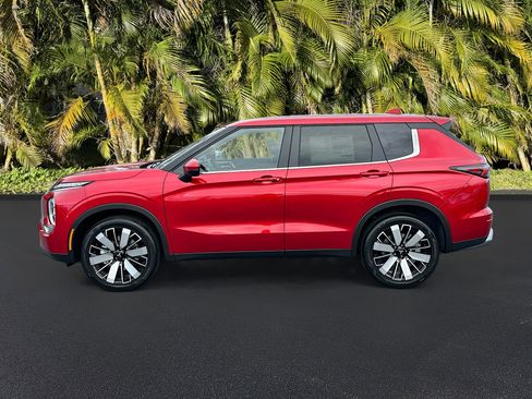 New 2026 Mitsubishi Outlander SE image 2