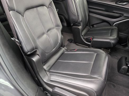 Used 2022 Jeep Grand Cherokee L Limited w/ Luxury Tech Group II image 22