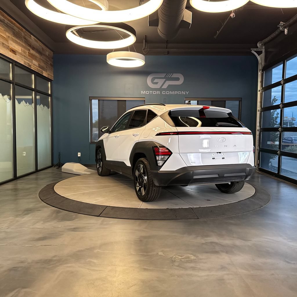 Used 2025 Hyundai Kona SEL FWD image 5