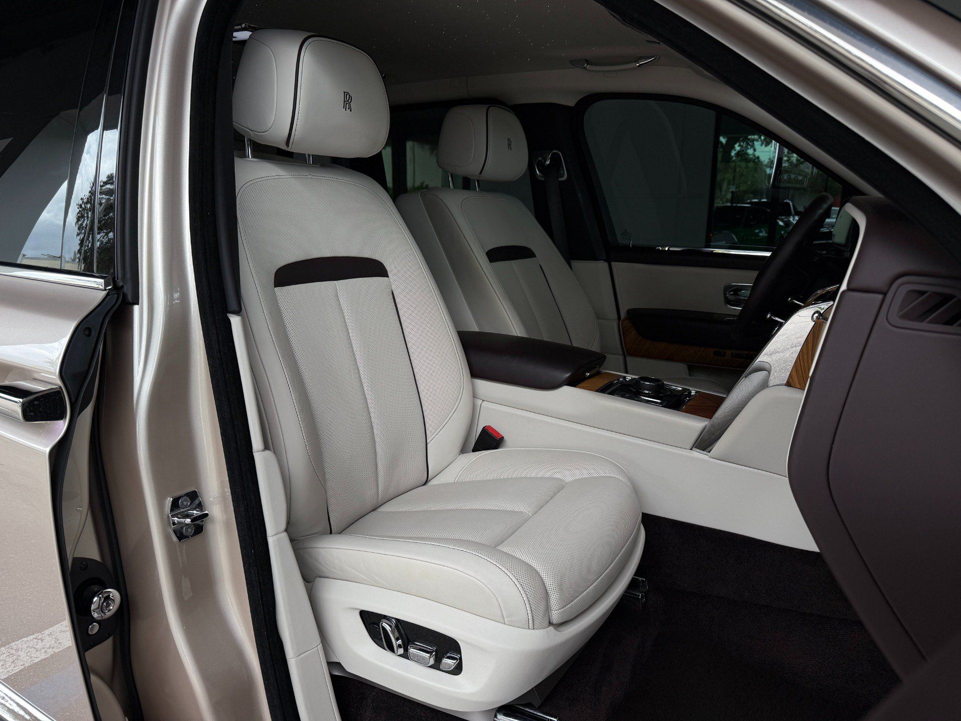 Used 2020 Rolls-Royce Cullinan AWD/4WD image 30
