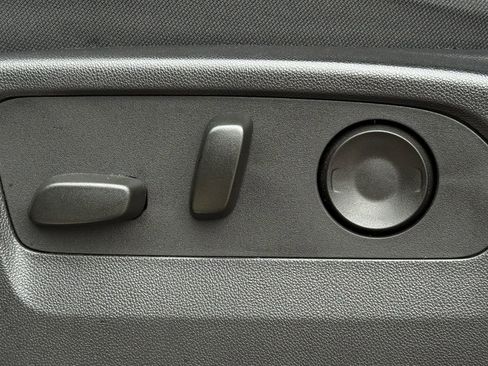 Used 2024 Chevrolet Silverado 1500 LT image 22