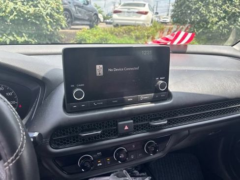 Used 2023 Honda HR-V LX image 7