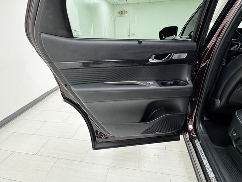 Used 2023 Hyundai Palisade Calligraphy image 11