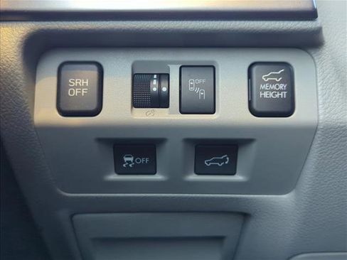 Used 2017 Subaru Forester 2.5i Limited image 19