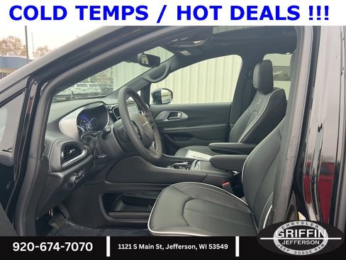 New 2026 Chrysler Pacifica Limited w/ S Appearance Package image 18