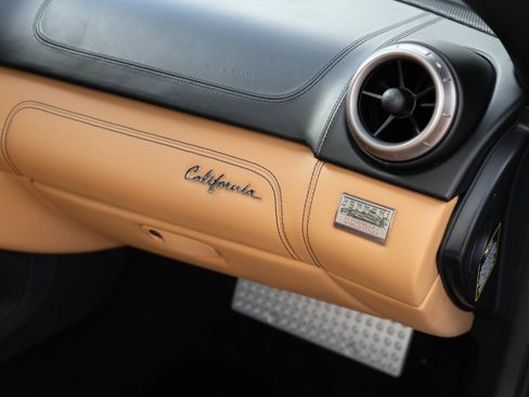 Used 2011 Ferrari California RWD image 27