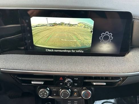 Used 2025 Nissan Kicks SV AWD/4WD image 31