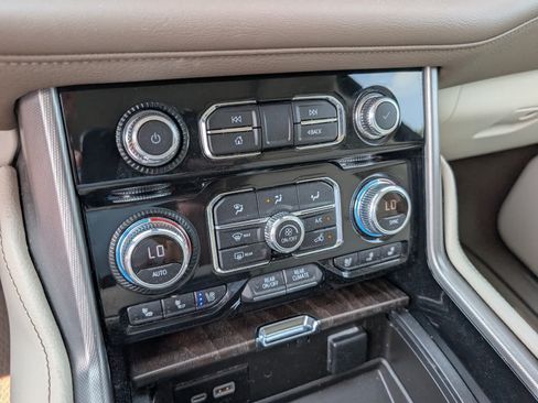 Used 2023 GMC Yukon XL Denali AWD/4WD image 30