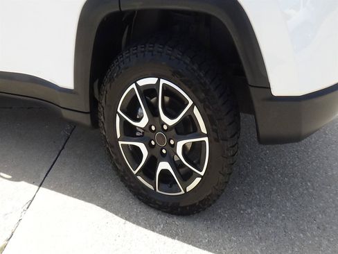 Certified 2025 Jeep Compass Trailhawk AWD/4WD image 9
