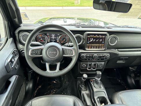 Used 2023 Jeep Wrangler Unlimited Sahara AWD/4WD image 18