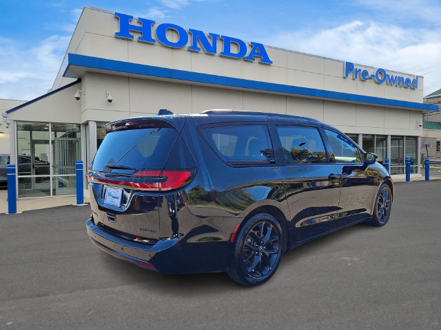 Used 2025 Chrysler Pacifica Limited FWD image 4