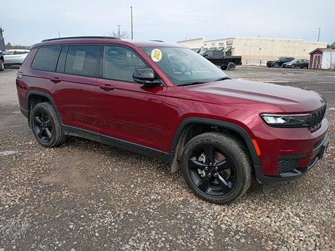 Used 2023 Jeep Grand Cherokee L Laredo image 4