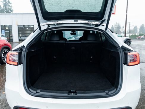 Used 2023 Tesla Model Y Long Range image 7