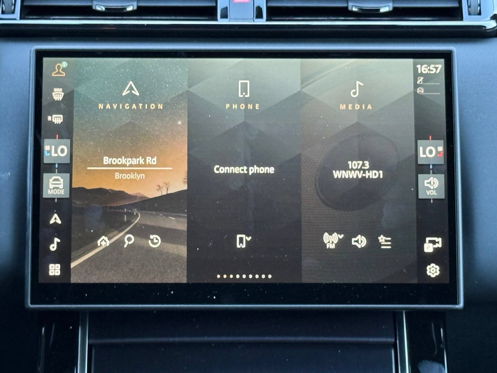 New 2026 Land Rover Range Rover Velar S AWD/4WD image 21