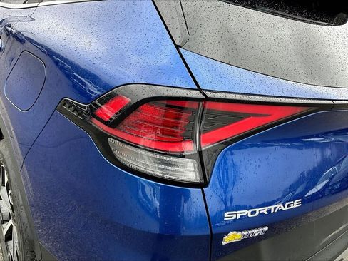 Used 2023 Kia Sportage EX image 28