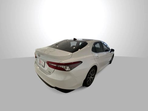 Certified 2022 Toyota Camry XLE w/ Navigation Upgrade Package image 8