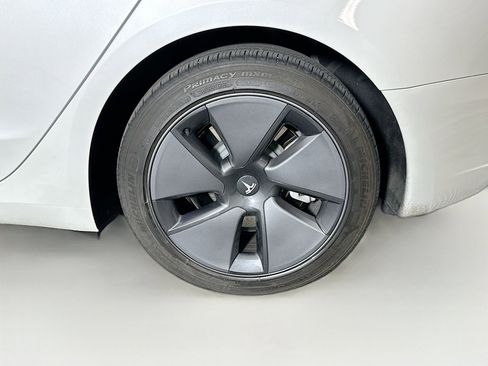 Used 2023 Tesla Model 3 Standard Range image 11