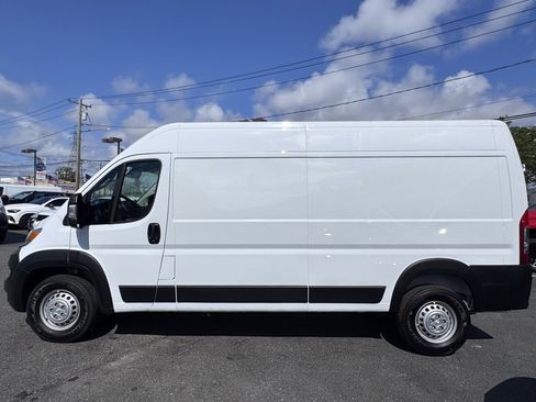 Used 2025 RAM ProMaster 2500 w/ Convenience Group image 4