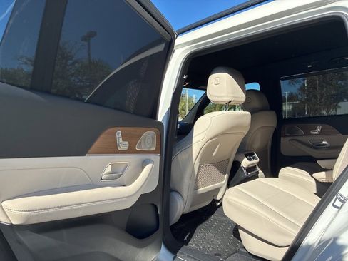 Used 2024 Mercedes-Benz GLS 450 4MATIC image 25