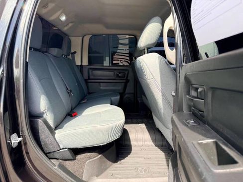 Used 2017 RAM 1500 Express w/ Express Value Package AWD/4WD image 32