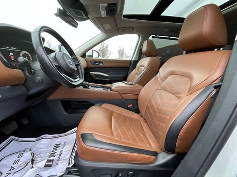 Used 2023 Nissan Pathfinder Platinum w/ Cargo Package image 36