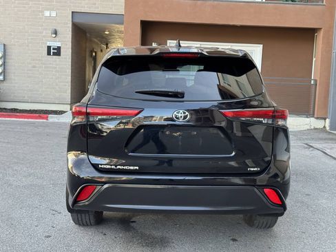 Used 2020 Toyota Highlander L AWD/4WD image 4