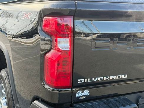 Used 2024 Chevrolet Silverado 2500 W/T image 21