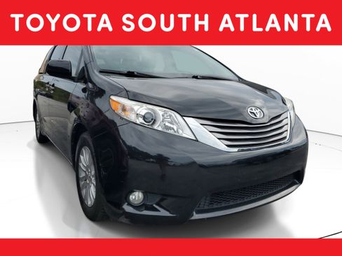 Used 2017 Toyota Sienna XLE FWD image 1