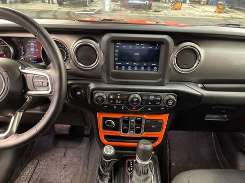 Certified 2020 Jeep Gladiator Overland w/ LED Lighting Group image 18