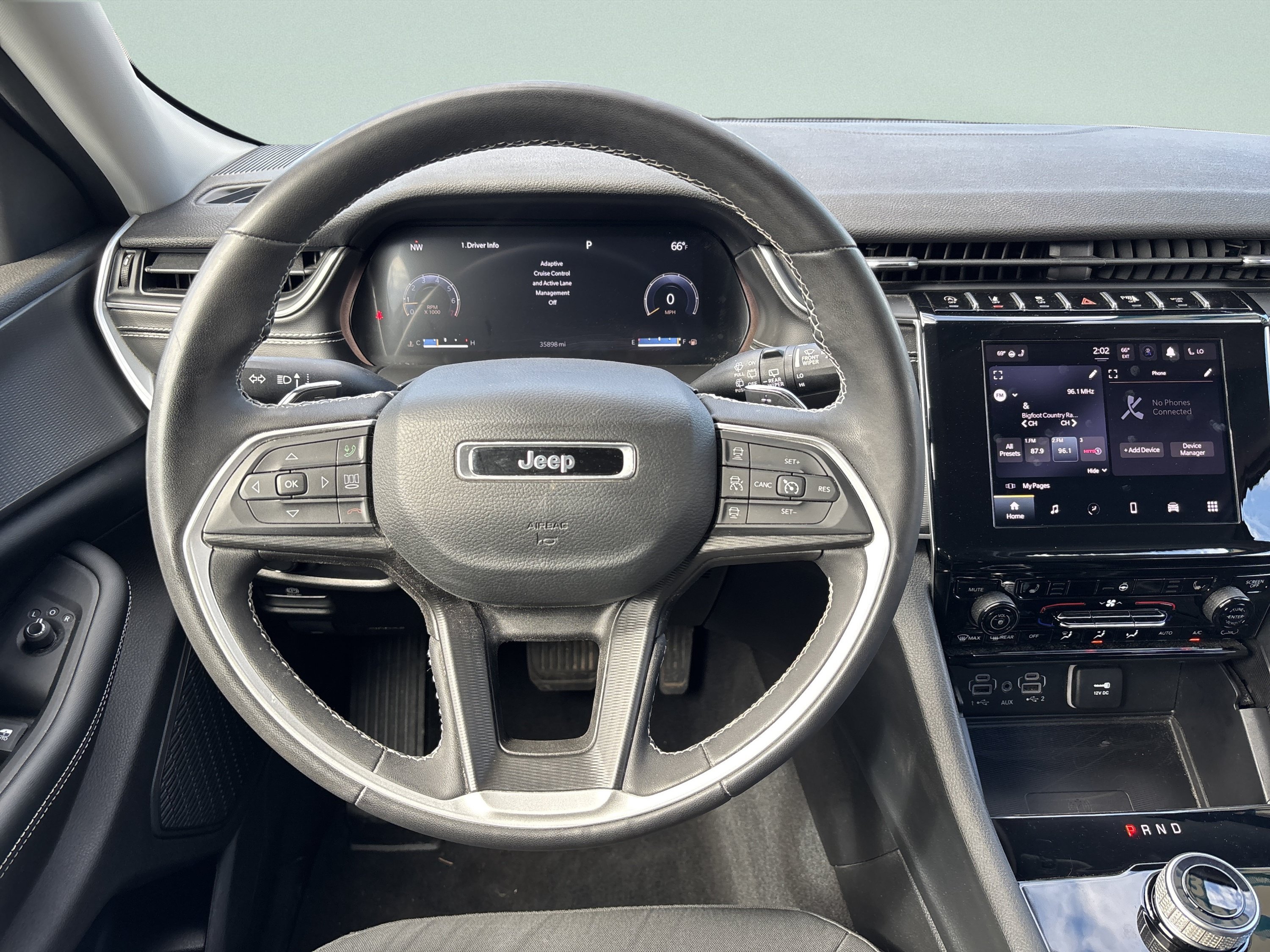 Used 2023 Jeep Grand Cherokee Laredo w/ Luxury Tech Group I AWD/4WD image 25
