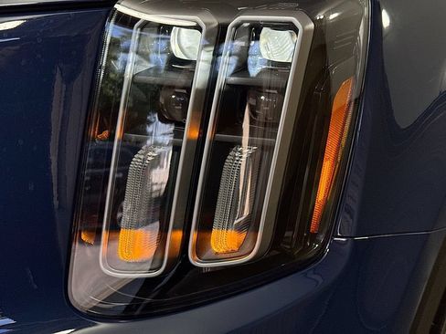 Used 2025 Kia Telluride EX w/ EX Captain's Chair Package FWD image 42